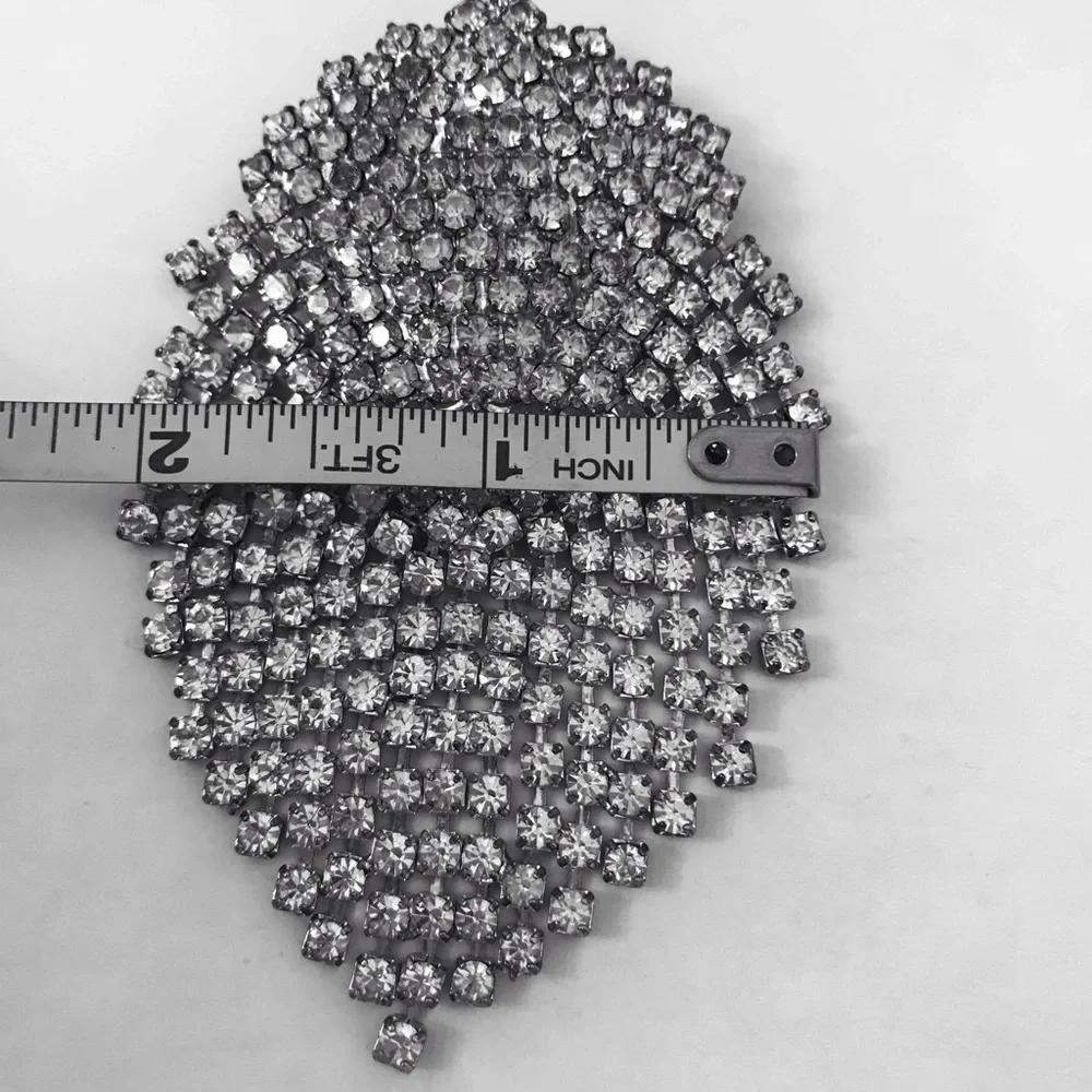 Ladies vintage Silver tone rhinestone broach pin - Picture 7 of 12